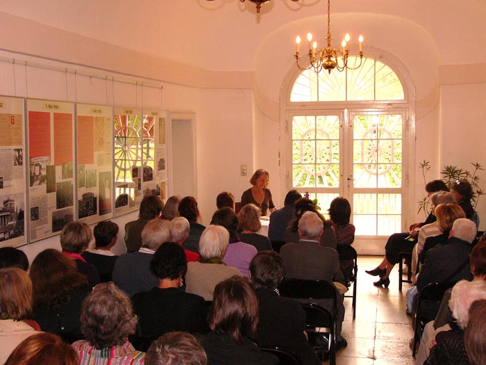 Edda Ziegler bei einer Lesung des Kulturforums München-West im Ebenböckhaus, Fotos: Angela Scheibe-Jaeger
